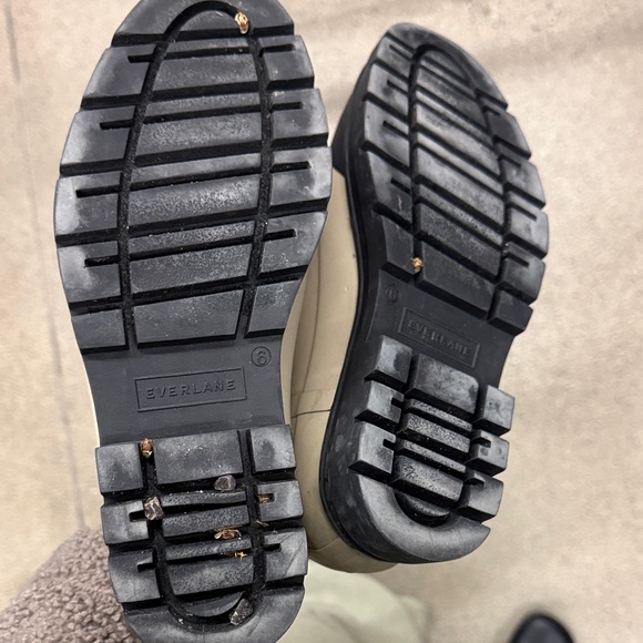 Everlane Cream and Black Chelsea Rain Boots - Picture 3 of 4